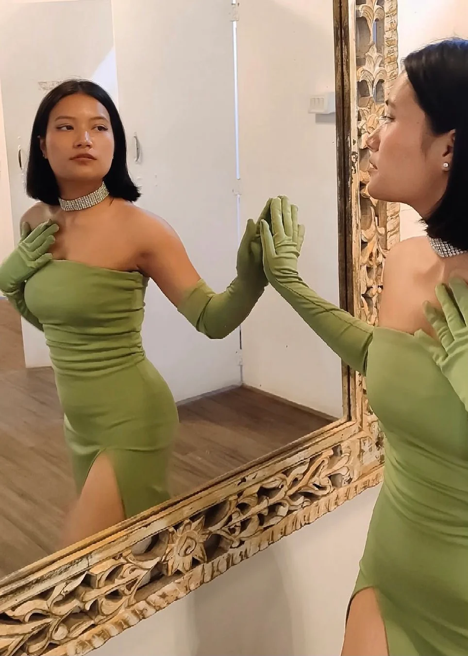 Long Classic Dress & Gloves Set - Image 7